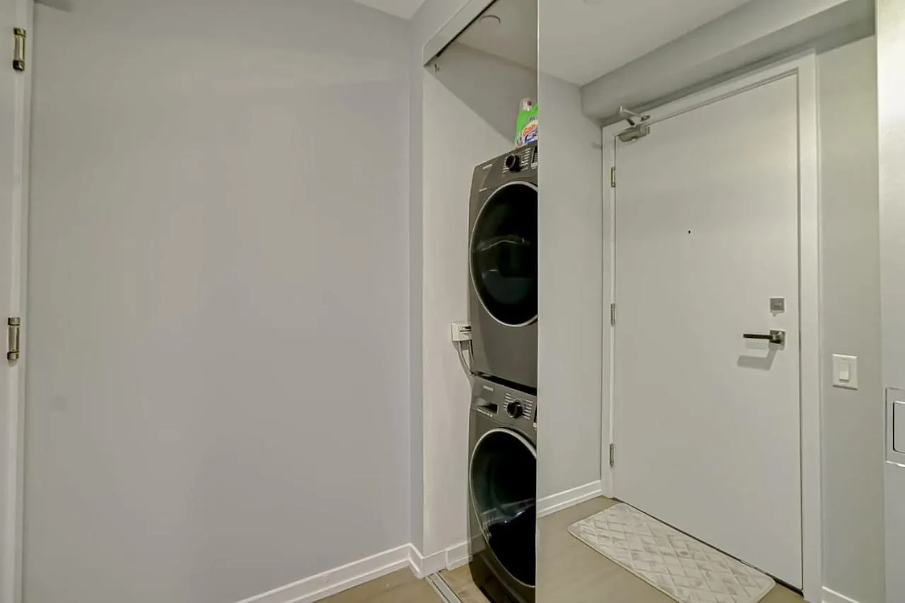 The Skyline Retreat By Instant Suites Τορόντο Καναδάς