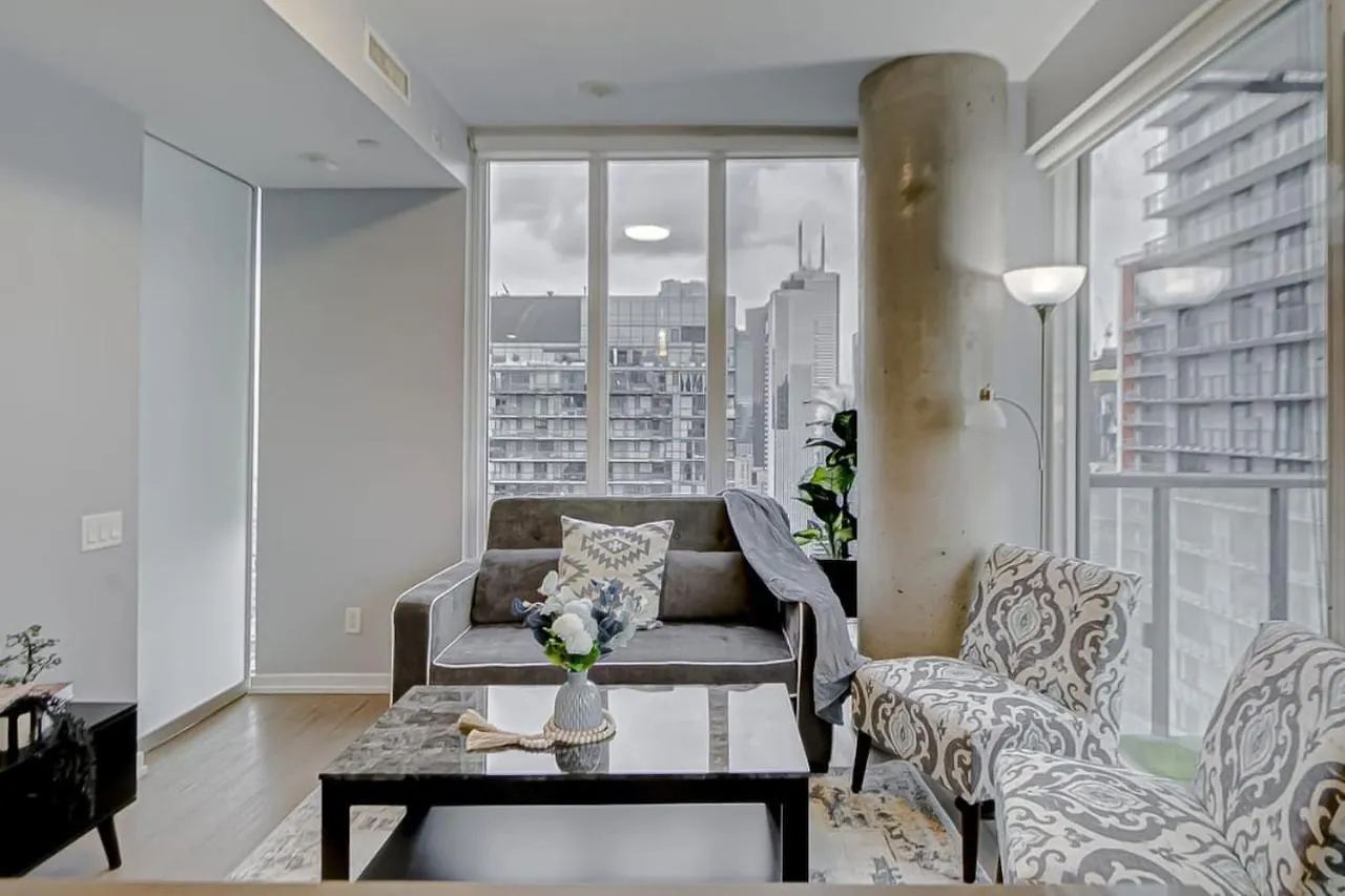 The Skyline Retreat By Instant Suites Τορόντο