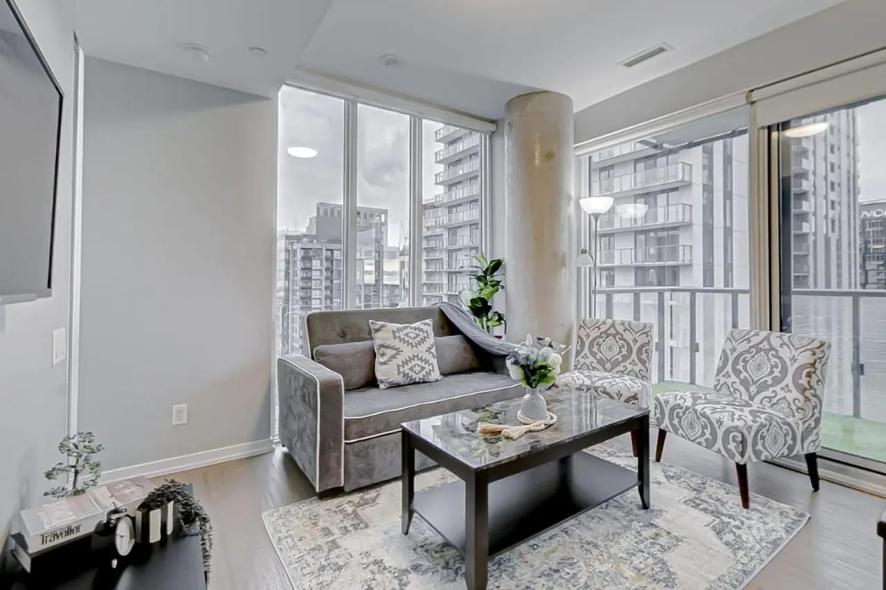 The Skyline Retreat By Instant Suites Toronto