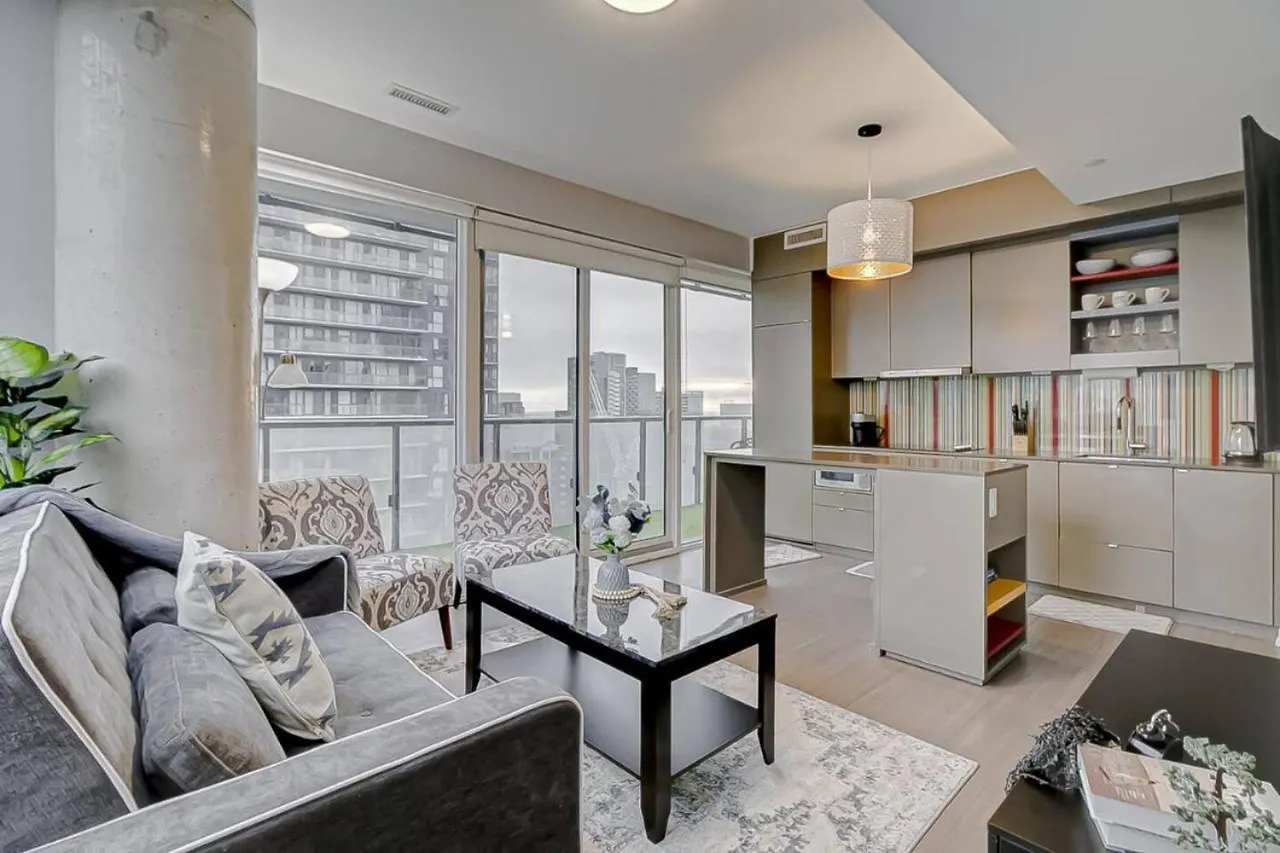 The Skyline Retreat By Instant Suites Toronto